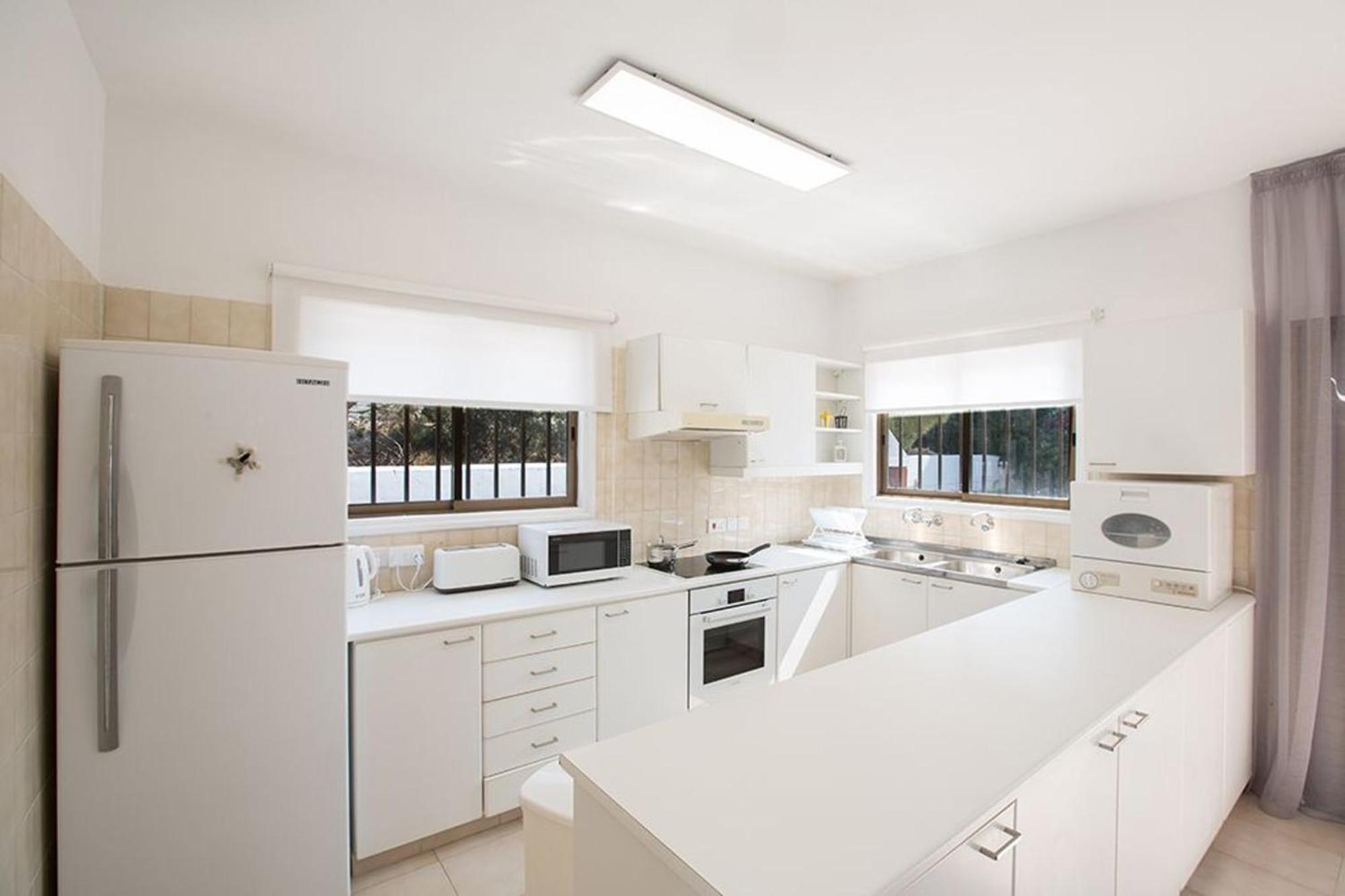 Nepou - Beautiful 4 Bedroom - Located In With Private Pool *