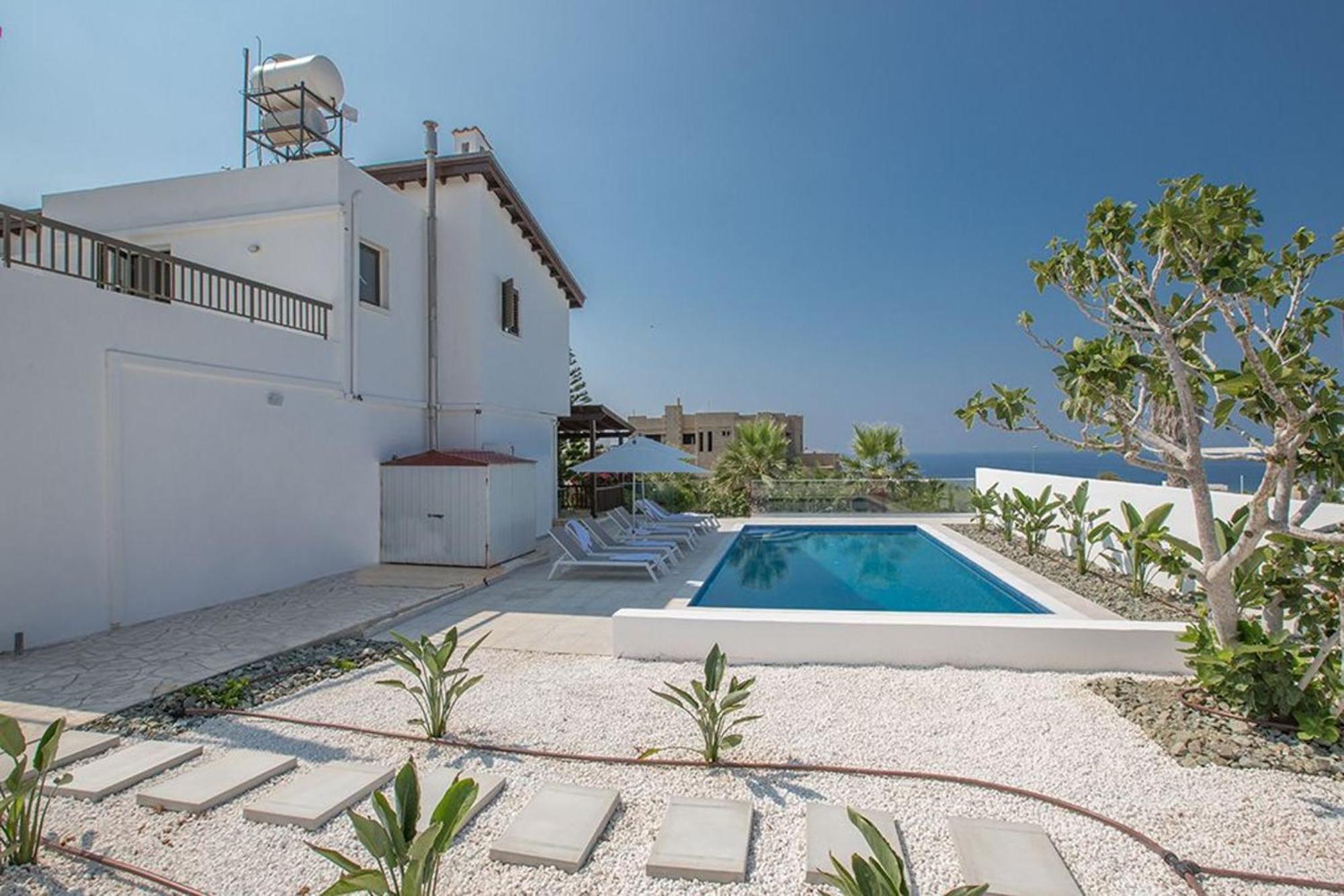 Nepou - Beautiful 4 Bedroom - Located In With Private Pool Willa