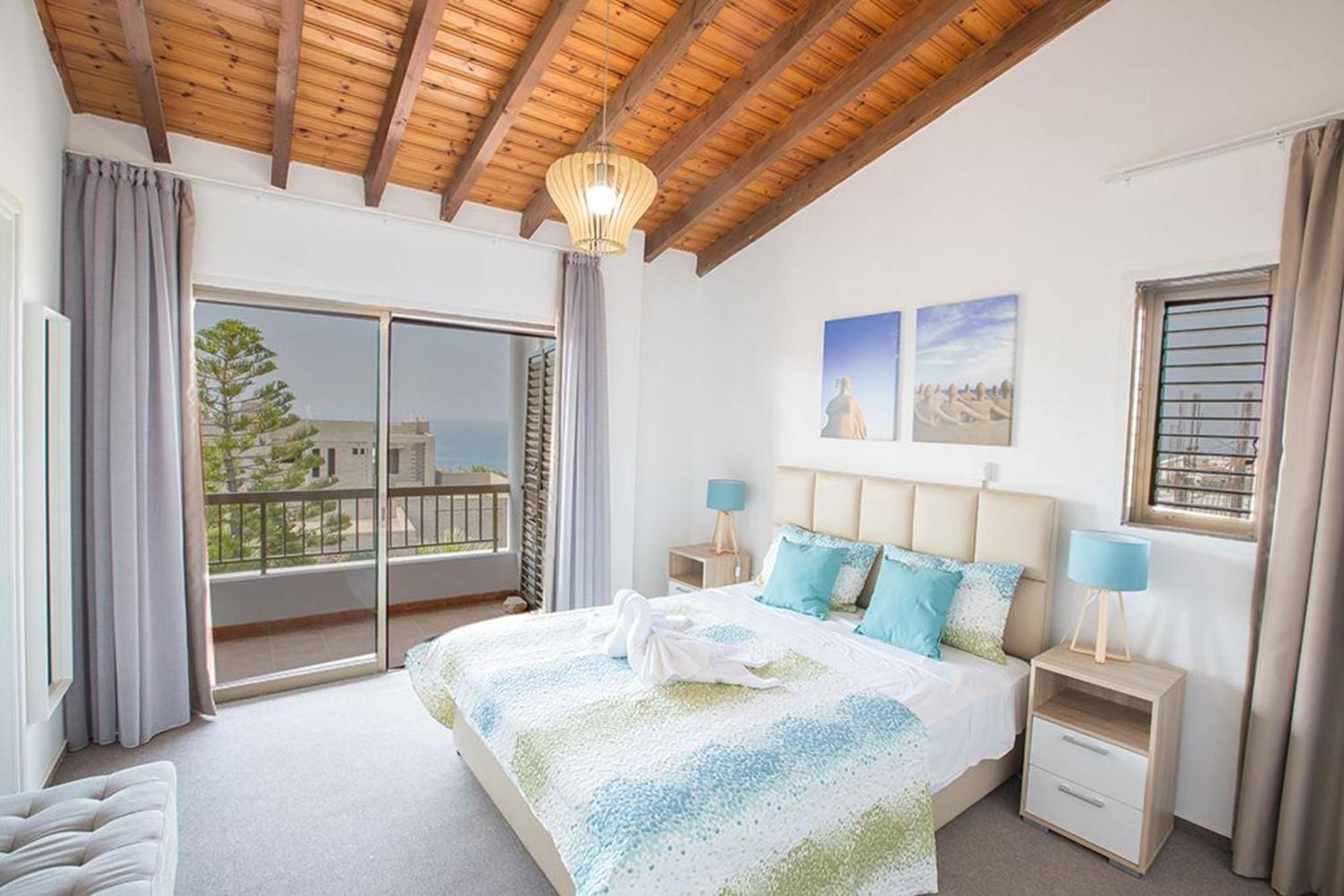 Nepou - Beautiful 4 Bedroom - Located In With Private Pool Ajia Napa