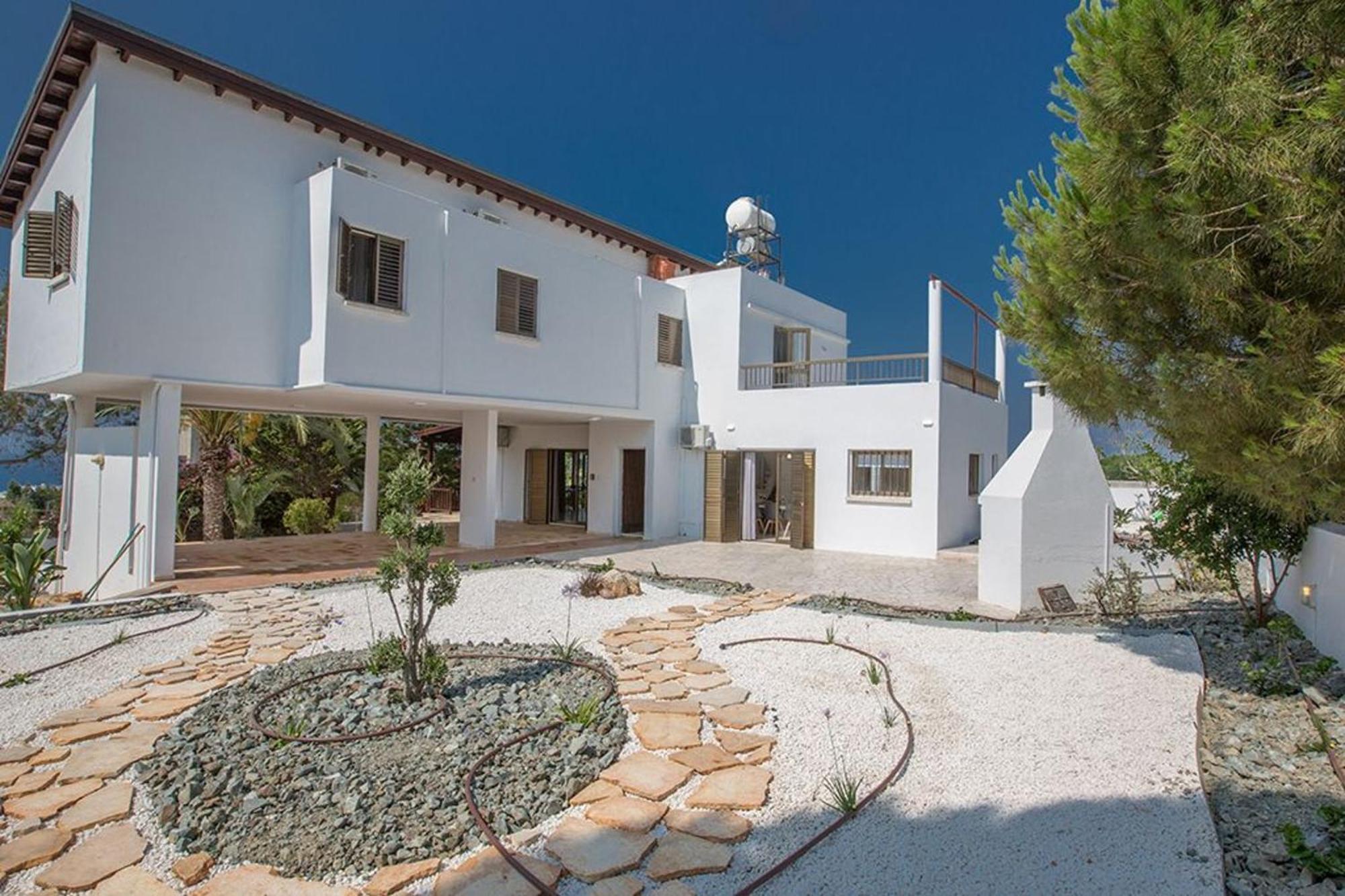 Nepou - Beautiful 4 Bedroom - Located In With Private Pool