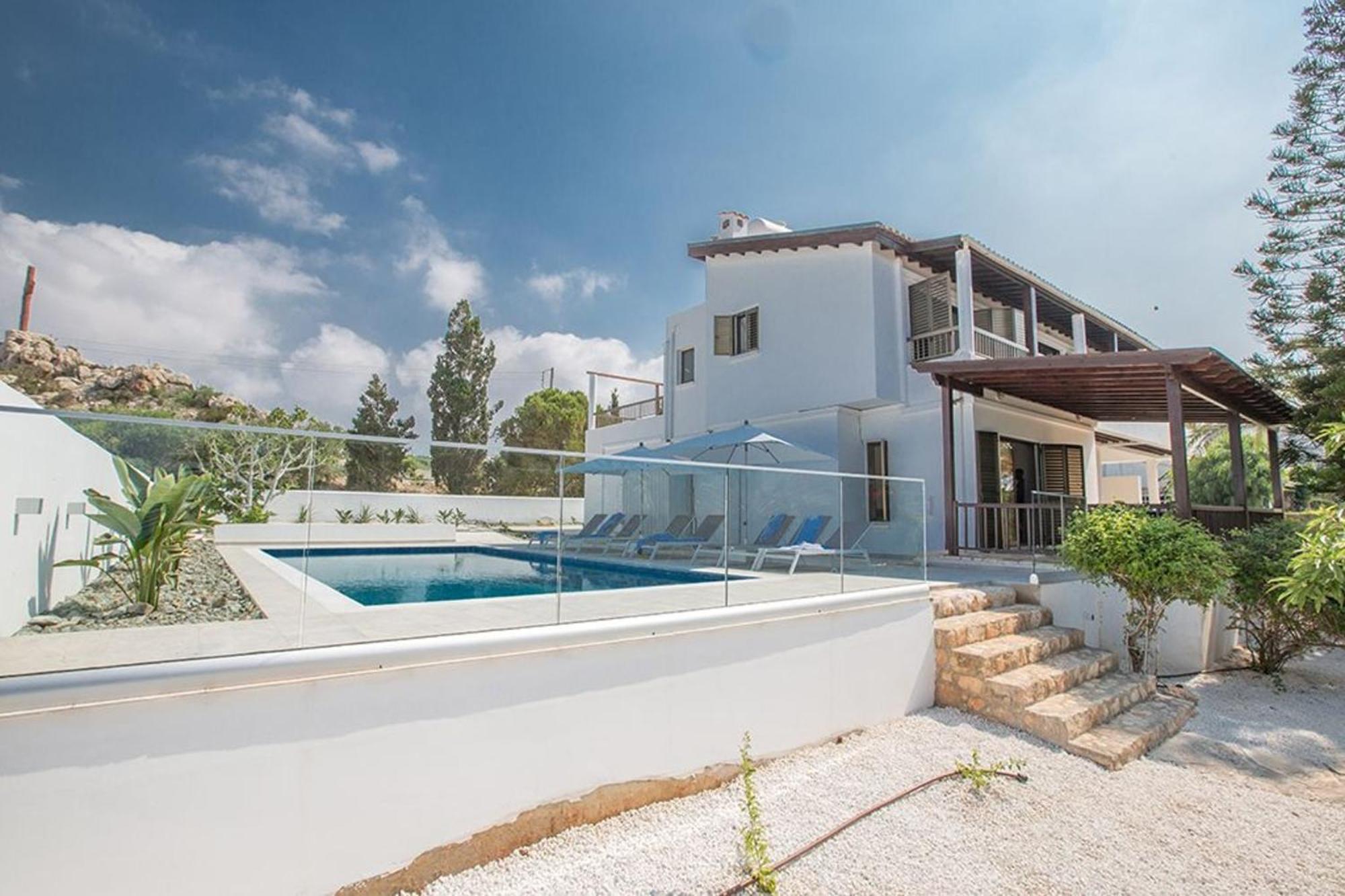 Nepou - Beautiful 4 Bedroom - Located In With Private Pool