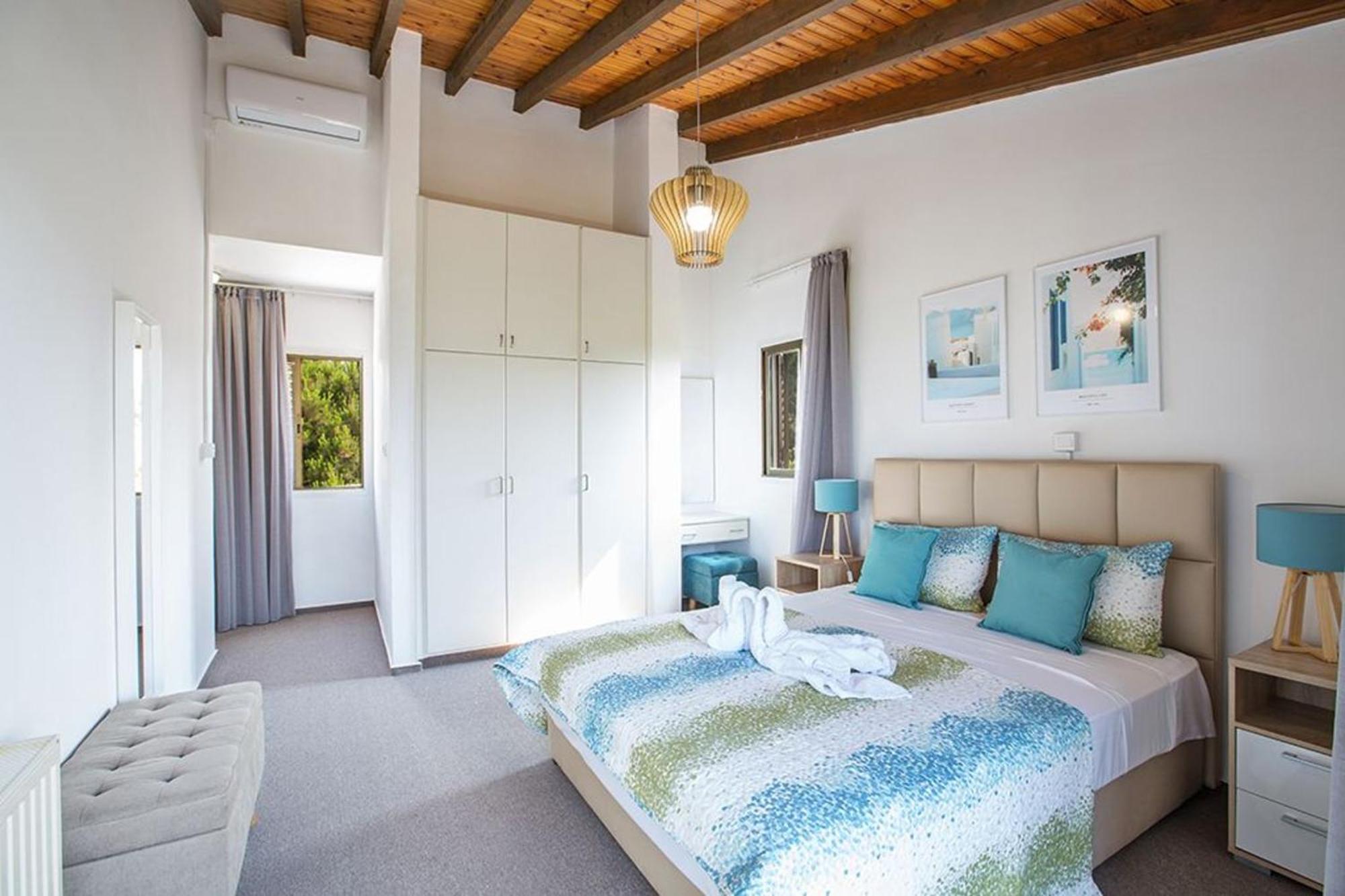 Nepou - Beautiful 4 Bedroom - Located In With Private Pool *