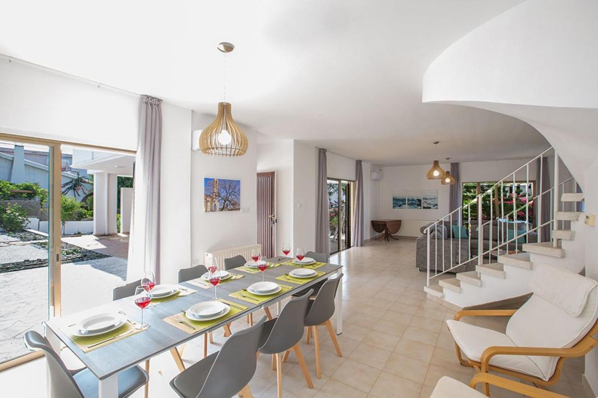 Willa Nepou - Beautiful 4 Bedroom - Located In With Private Pool Ajia Napa