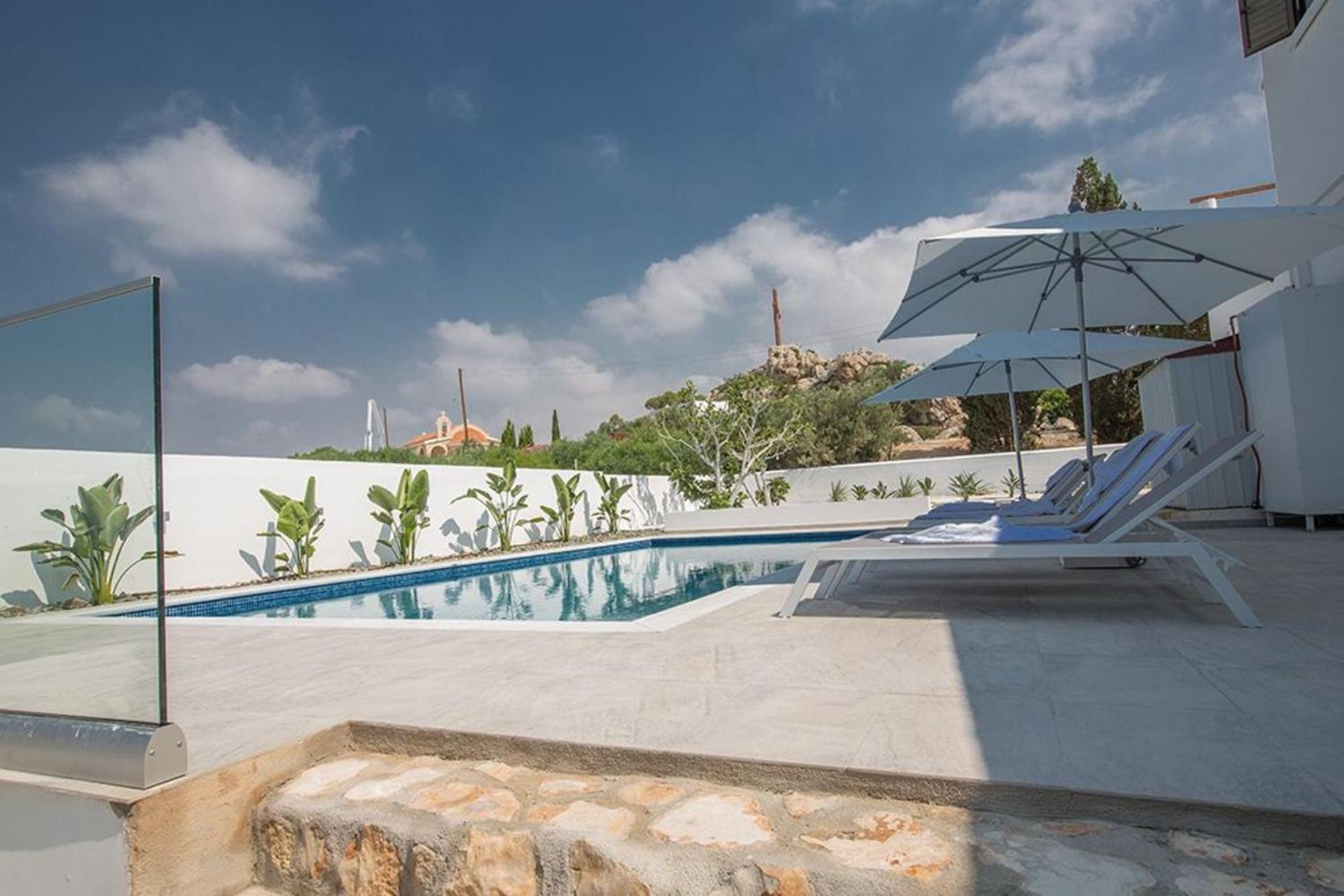 Willa Nepou - Beautiful 4 Bedroom - Located In With Private Pool *