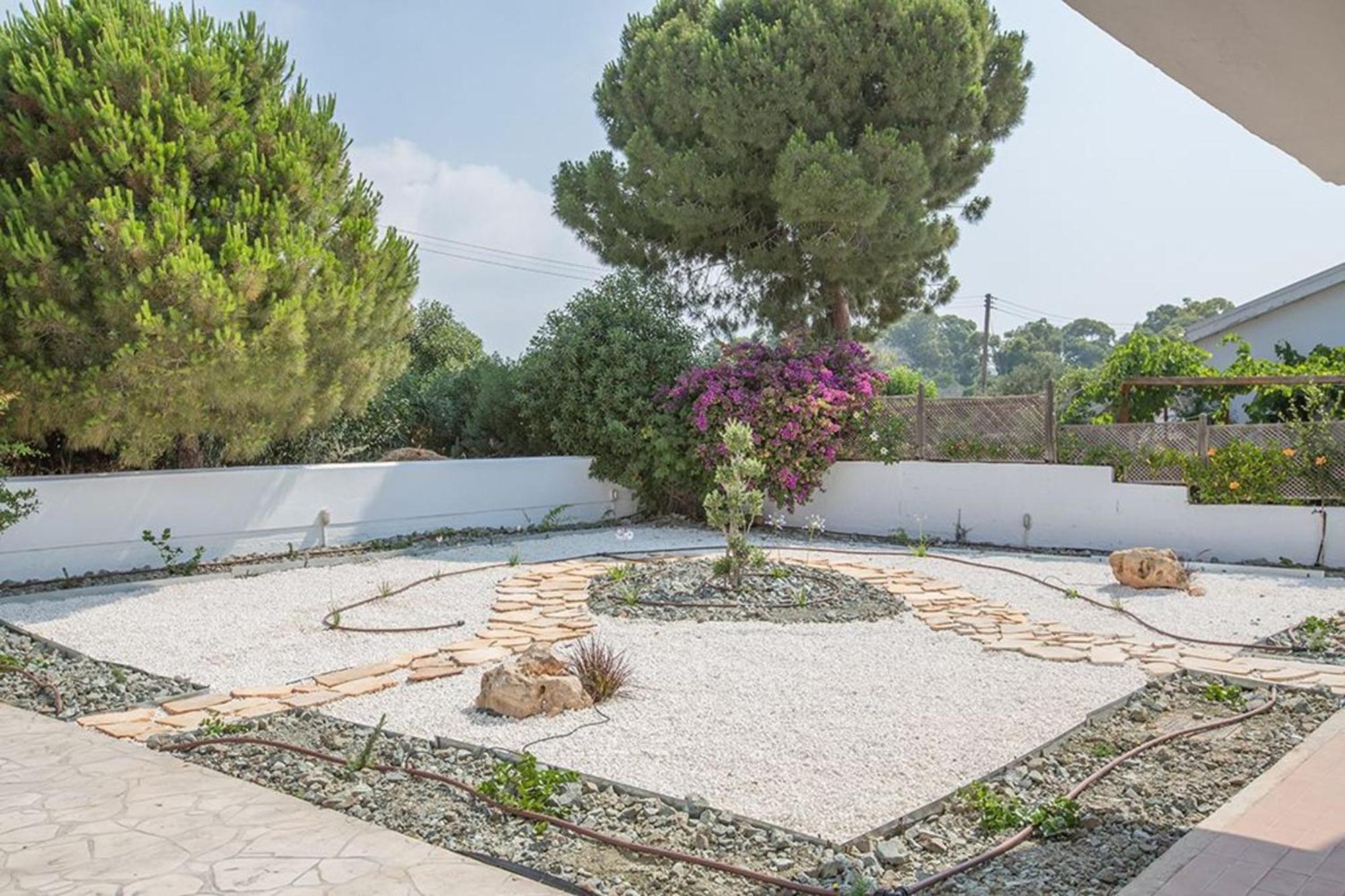 Nepou - Beautiful 4 Bedroom - Located In With Private Pool