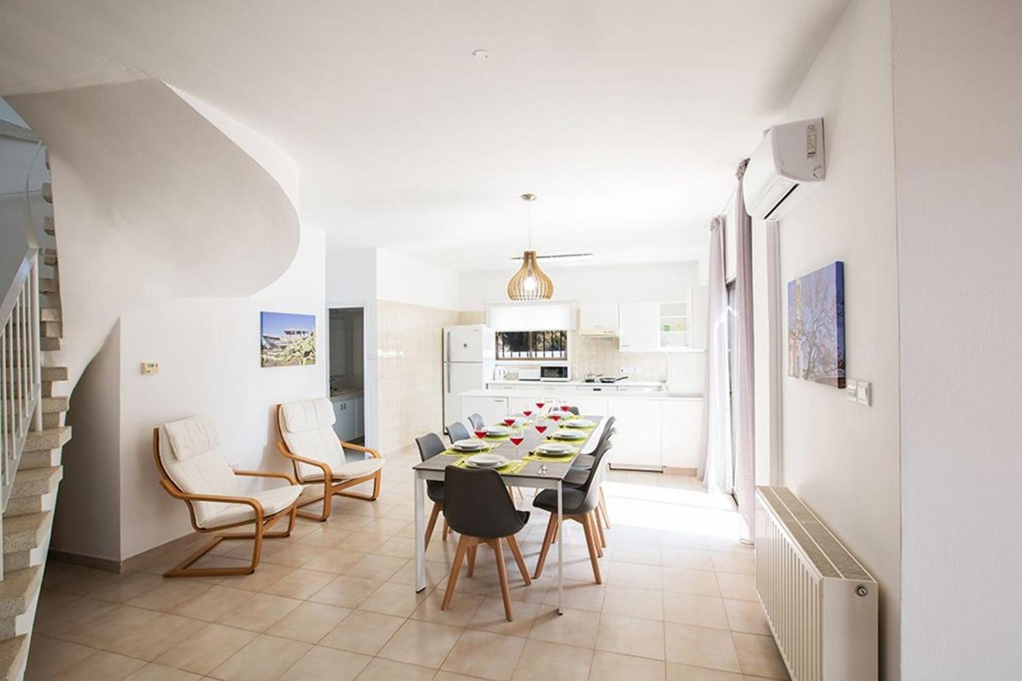 Willa Nepou - Beautiful 4 Bedroom - Located In With Private Pool